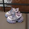 Zapatillas deportivas para niños, suela suave, nuevo estilo primavera 2026, zapatillas tipo "dad shoes" transpirables de malla para niños, antideslizantes, zapatillas para correr para niñas