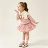 Conjunto de Suéter para Meninas Outono Inverno 2026 Novo Estilo Coreano Menina Grande Gola Reversível Pom-pom Malha Saia Bufante Conjunto de Duas Peças