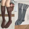 Meias de bezerro marrom melardo para mulheres, meias brancas empilhadas, algodão puro para primavera e outono, meias compridas da moda com acabamento em renda para botas