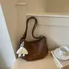 Bolsa transversal de design nicho de alta qualidade com alça larga para mulheres 2026 nova tendência moderna estilosa para o dia a dia bolsa de ombro único