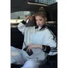 Chaqueta de estilo americano de calle con bloques de color de tres rayas y cuello alto para hombre y mujer, cárdigan deportivo casual de moda para otoño, abrigo holgado para parejas