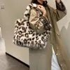 Moda Japonesa Coreana Retro Gama Alta Gran Capacidad Para Viajar 2026 Bolso Tote de Felpa de Hombro Único Manual para Mujer Otoño Invierno Nuevo