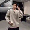Moda Trendy Otoño e Invierno para Hombre Estilo Perezoso Tejido Holgado Hombres Estilo Japonés Personalidad Versátil Bloque de Color Adorno Cuello en V Tejido