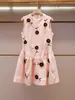 Shenzhen Nanyou Ropa Fina de Mujer Verano Nuevo Estilo Elegante Vestido Chaleco Rosa Estilo Francés con Decoración de Flor Tridimensional para Mujer