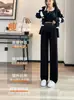 Pantalones de maternidad de pierna ancha de tiro alto con rayas verticales para usar antes y después del embarazo, con una textura suave y un corte relajado