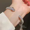 Pulsera Abierta de Zirconia y Perla Chapada en Oro Real de 18K, Pulsera Versátil de Nicho de Lujo Ligero, Joyería Exquisita de Alta Gama para Mujeres