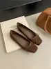 Zapatos bajos de punta cuadrada de un solo color, novedad otoño 2026 estilo brisa de noche francesa hada suave mocasines planos suaves retro de gamuza
