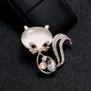Promoção de Liquidação Broche Borboleta Flor Abelha com Pérolas e Strass Múltiplos Pinos de Liga Acessórios para Roupas Fim de Linha Atacado