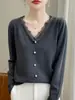 Camiseta básica de punto fina, ajustada y elegante, con escote en V y ribete de encaje para mujer, top suéter moderno y a la moda