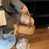Bolsas de Mujer de Nicho Transfronterizas Primavera 2026 Nueva Moda Bolso Cruzado Versátil Bolso de Mano de Alta Gama Bolso Hombro Tipo Cubo
