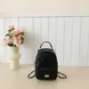 Mochila feminina de bordado com diamantes transfronteiriça 2026 nova bolsa versátil com corrente mini bolsa pequena de livro de verão bolsa transversal