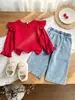 26 Conjunto de roupa para meninas de comércio exterior, novo top de manga borboleta para primavera e outono + calça jeans retrô de cereja, estiloso e moderno, atacado para bebês