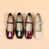 Novo Estilo Noturno Estilo Francês Versátil Bico Quadrado Sapatos Pequenos de Couro Sapatos de Camada Única Sapatos Mary Jane Retrô Femininos 2025 Salto Meia-estação Primavera e Outono Temperamento