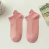 En Stock Color Sólido Primavera Corte Bajo Calcetines de Barco para Mujer Estilo Coreano Calcetines Cortos para Mujer Poliéster Algodón Calcetines Cortos Bajos Calcetines para Pies de Puesto Callejero