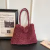 Bolso de mano de felpa para otoño e invierno, un bolso de hombro elegante y versátil para mujer, perfecto para ir al trabajo, nuevo bolso tote 2026 con gran capacidad