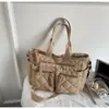 Bolsa de Plumón de Gran Capacidad Otoño e Invierno para Mujer 2025 Nuevo Estilo Coreano Casual Ropa de Trabajo Bolso Tote Estudiante Versátil Bolso de Hombro