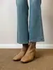 Versão em Couro ~ Botas Elásticas Slim com Salto Interno Normcore para Mulheres com Zíper Traseiro Estilo Britânico Bico Quadrado Versáteis para Trabalho Botas Curtas
