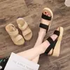 Sandálias de comércio exterior para mulheres usar verão 2022 novo moda coreana tira cruzada ins moda sola grossa sapatos romanos atacado