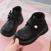 Botines cortos para niña con forro de felpa, botas para niños, botas de princesa, nuevo modelo otoño e invierno 2026, zapatos para niña, botas de cuero engrosadas de invierno