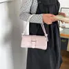 Bolso bandolera pequeño cuadrado de alta gama retro, moda casual de tendencia para el otoño de 2026, diseño simple, bolso para debajo del brazo para mujer