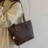 Bolso vintage de nicho de alta gama para mujer 2026 nuevo otoño versátil casual bandolera súper popular bolsa de mano para ir al trabajo