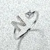 Anillo con Letra de Oro Rosa Nuevo de Amazon Transfronterizo Anillo Abierto con Diamante Blanco Joyería de Mano Anillo Único Personalizado Venta al por Mayor