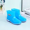 Botas de lluvia gruesas para mujer adulta hasta la mitad de la pantorrilla, botas de agua de moda de verano con felpa para mujer hasta la pantorrilla corta, botas de lluvia antideslizantes para mujer, zapatos impermeables para mujer