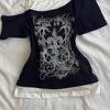 Camiseta de Manga Corta Asimétrica con Estampado, Falsa de Dos Piezas, Hombros Descubiertos, Estilo 'Hot Girl' Americano, Top Corto de Verano Nuevo, Aspecto Adelgazante