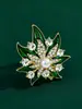 Broche Nuevo Elegante Hoja de Arce Verde Aleación Diamante Simple Traje Suéter Ramillete Broche para Traje de Dama Venta al por Mayor