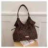 Bolsa de ombro estilo coreano, caimento relaxado, bolsa tote de grande capacidade, bolsa para o dia a dia, design retrô de bolinhas, bolsa tote casual e versátil