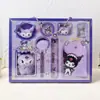Lindo Kuromi Dibujo Animado 64K Cuaderno de Felpa Divertido Set de Papelería Sanrio Bolígrafo Peludo Insignia Premios