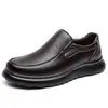 Sapatos masculinos de tamanho grande para exportação, couro genuíno, couro bovino de primeira camada, sola macia, sapatos casuais masculinos de couro, respiráveis e antiderrapantes, adequados para homens de meia-idade