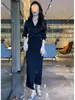 Traje de Moda Elegante de Gama Alta Camisa de Satén con Cuello en V Manga Larga para Mujer Falda Larga con Abertura de Cintura Alta Conjunto de Dos Piezas