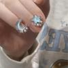 Pendientes pequeños y exquisitos de estilo Mori con forma de luna y estrella azul fresca, combinables con todo, 2024, nuevos pendientes asimétricos de piedra blanca perla.