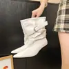Botas empilhadas franzidas de bico fino estilo coreano para mulheres, novo estilo vintage 2026 hot girl, salto grosso, botas curtas estilo cowboy ocidental que emagrecem