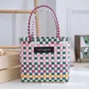 Bolsa Tejida de Celebridad de Internet Ins Color de Contraste Cuadros Bolsa Tejida a Mano División de Color Plástico Tejido Bolso de Mano Tejido para Vacaciones en la Playa