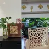 Tallado en Madera Dongyang Madera Maciza Estilo Europeo Cuadrado Cabeza de Columna Romana Gabinete Cuadrado Calcomanía Decoración Hueca Flor Cuadrada Grande