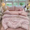 Conjunto de Cama de Gaze de Algodão Lavado de Camada Dupla de Quatro Peças, Capa de Edredom Floral Fresca para Casa, Novo Conjunto de Três Peças Floral de Verão Estilo Ins