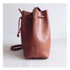 Entrega de una sola pieza bolso cruzado de un solo hombro para mujer portátil de cuero bolso tipo cubo con cordón personalización profesional de cuero