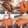 Bolso Nuevo Retro de Cuero Genuino para Mujer Versátil Portátil Transfronterizo Bolso Tipo Cesta de Verduras Bolso Cruzado al Hombro de Piel de Vaca con Patrón de Ciervo para Viajes Diarios