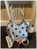 Bolsa de mano, bolso de hombro, bolsa tote, bolsa de trabajo, bolsa tipo cubo versátil, nuevo diseño de lunares de nicho estilo coreano, Primavera/Verano 2026