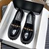 668-40 Huidong Yixin Da Mocassins Slip-On Versáteis de Bico Redondo Elegantes com Corrente para Mulheres no Outono e Inverno