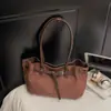 Bolsa Retrô de Grande Capacidade para Mulheres 2025 Novo Estilo Camurça Bolsa de Ombro de Luxo Bolsa Tote para o Dia a Dia da Mulher