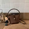 Bolso de Hombro de Moda Retro Nuevo Otoño e Invierno 2026 Transfronterizo, Bolso Cruzado Elegante, Bolso Tipo Cubo con Textura, Sensación de Alta Gama para Mujer