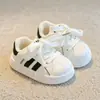 Sapatos de Concha para Bebê e Criança Pequena Outono Inverno Mais Veludo Sapatos de Lona para Crianças Velcro Solado Macio Bebê e Criança Pequena Quente Criança Pequena Esportes