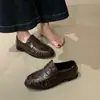 Zapatos planos hechos a mano de moda retro con pliegues 2026 primavera nuevos zapatos de cuero estilo británico para mujer zapatos planos de piel de anguila