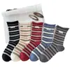 Calcetines de mujer hasta la pantorrilla con rayas anchas, diseño de bloques de color, textura acanalada, en un estilo retro, preppy y coreano, versátiles para otoño e invierno