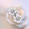 Versión coreana de aretes de copo de nieve aretes huecos para mujer aretes plateados regalo de Navidad para mujer joyería para la oreja de circonita
