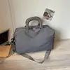 A bolsa de viagem portátil Ruien é leve e tem grande capacidade, adequada para viagens, como bolsa de maternidade, com separação de seco e molhado, e como bolsa para esportes e fitness.