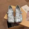 Sapatos de Couro Cor Prata com Tira Única Estilo Francês Salto Escondido para Mulheres, Lançamento Verão 2026 Sapatos Mary Jane Planos Confortáveis